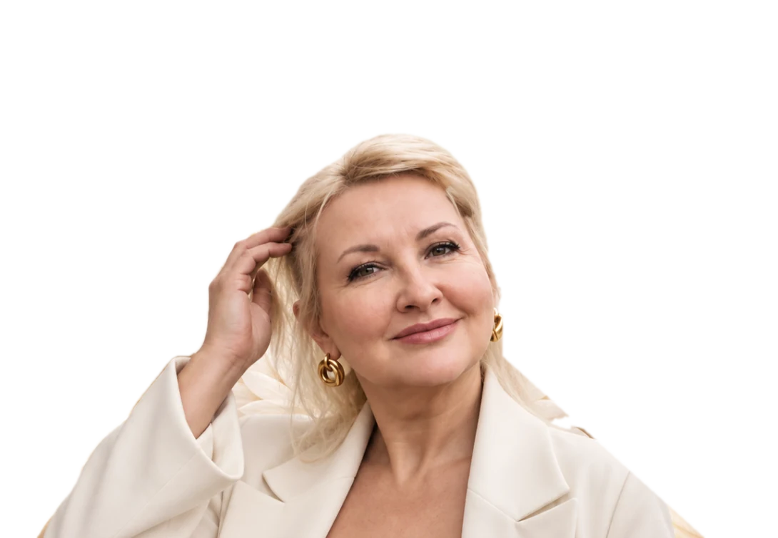 Лея Вишнякова с золотыми крыльями