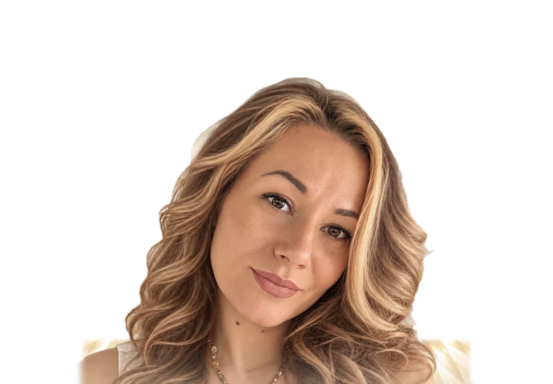 Елена Лескова с золотыми крыльями